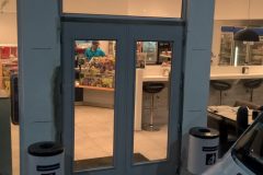 Puerta principal de tienda2