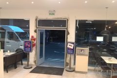 Puerta principal de tienda5